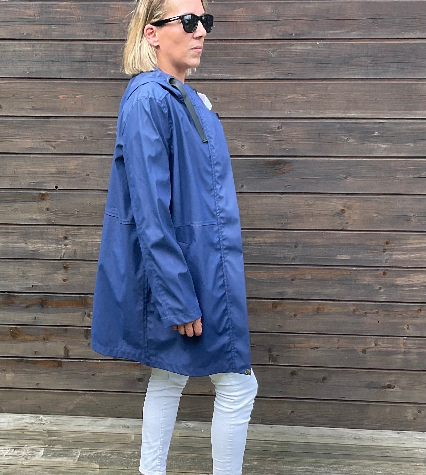 RAINCOAT Model JUVENE "ON PARLE DE VOUS" - Destockality